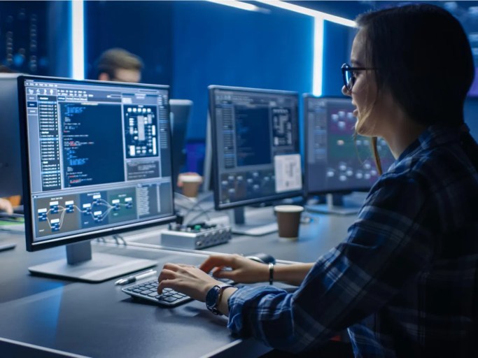 CISA alerta sobre vulnerabilidades críticas de seguridad en sistemas de control industrial