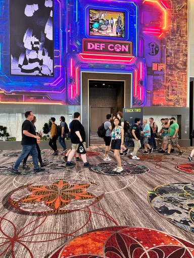 Aventuras en el Abismo Digital: Mi Experiencia en DEFCON