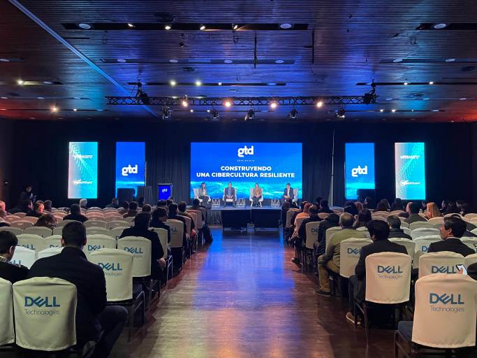 Nuestra CEO, Katherina Canales, participó en el seminario »Construyendo una cibercultura resiliente» de GTD