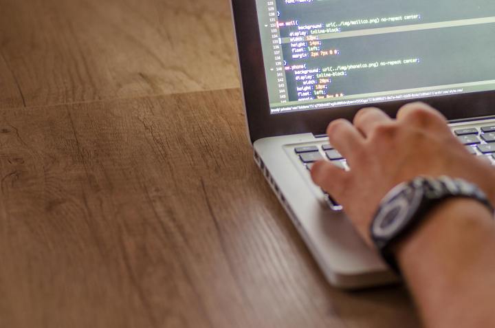 Falla en MOVEit Transfer hace recordar incidente de 2023. Además, actualizaciones en Chrome 126 y falla en el firmware UEFI SecureCore, destacan esta semana.