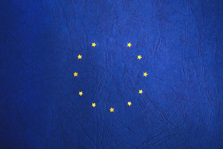 Unión Europea adopta ley de ciberresiliencia para reforzar la seguridad de los productos digitales