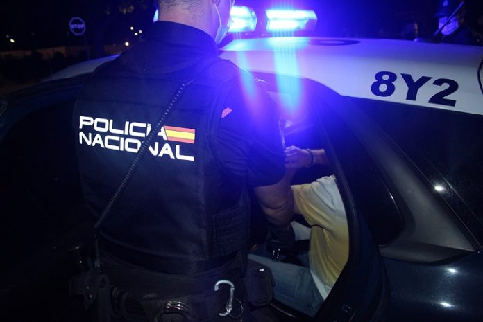 Redada simultánea en España y Perú desmantela red de estafas de vishing