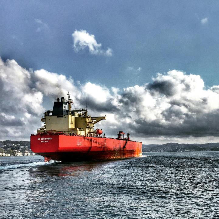 Cables de energía y telecomunicaciones que unen a Finlandia y Estonia fueron dañados en el Báltico por barco vinculado a Rusia