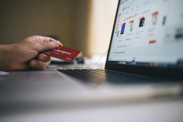 Banco Santander acusa que una veintena de clientes aprovecharon error de sistema para obtener fraudulentamente 168 millones de pesos