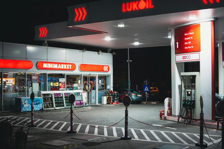 Gigante petrolera rusa Lukoil paraliza sus sistemas tras ciberataque