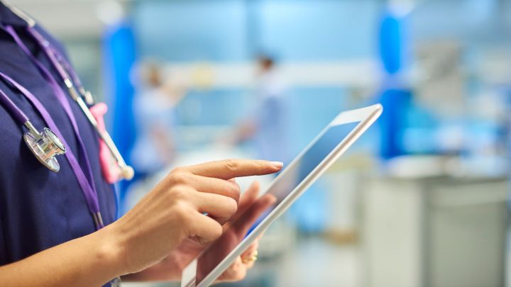 Filtran datos de pacientes y proveedores tras ataque a operador de salud del Reino Unido