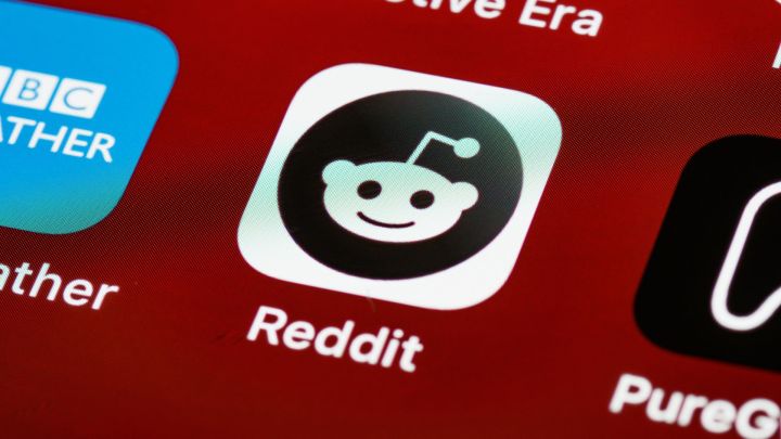 Millonaria multa a Reddit en Reino Unido por uso indebido de datos de menores y fallas en control de edad