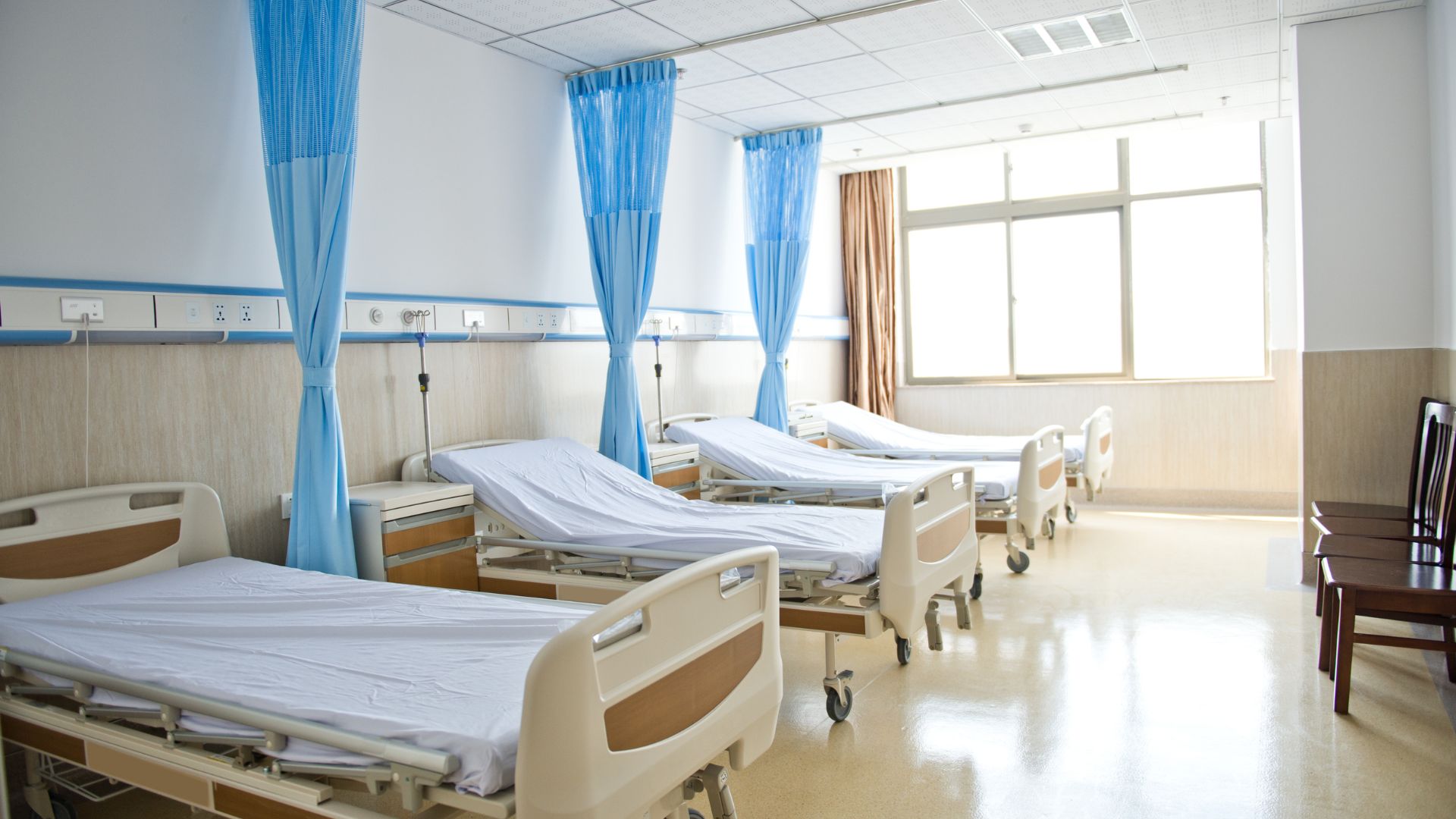 Multan a hospital francés con 500 mil euros por fallos que permitieron robo masivo de datos