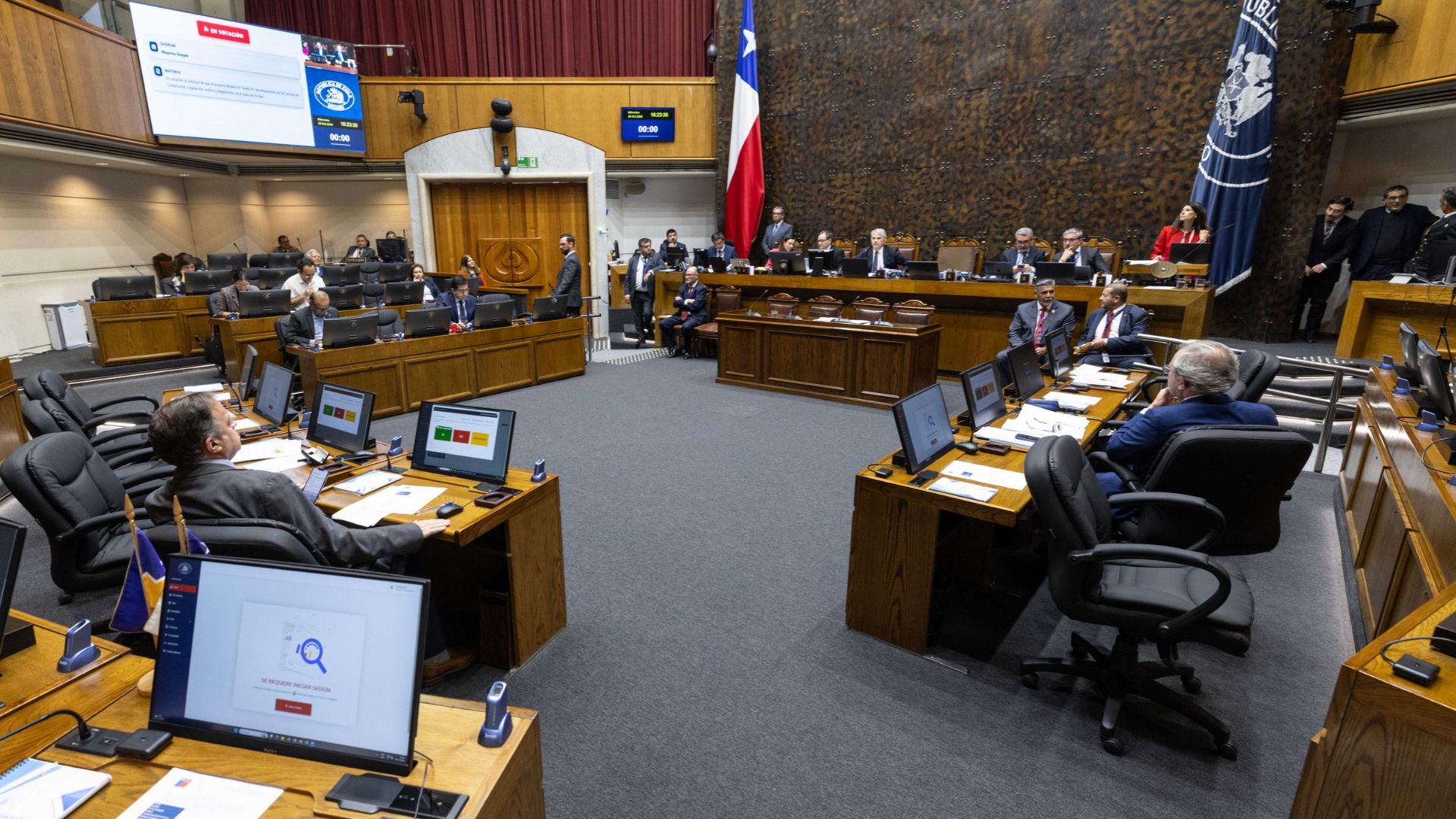 senado-aprueba-postergacion-ley-datos